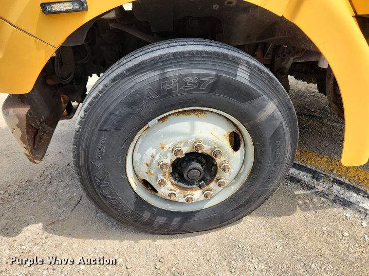 image for item LX9548 2007 Sterling L7500  bucket truck