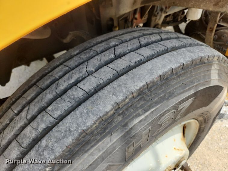 image for item LX9548 2007 Sterling L7500  bucket truck