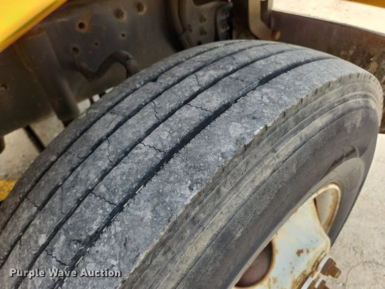 image for item LX9548 2007 Sterling L7500  bucket truck