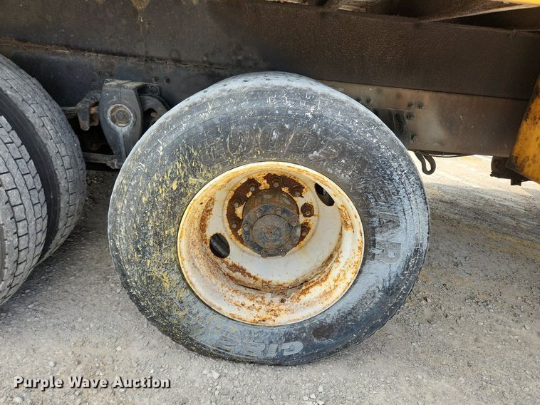 image for item LX9548 2007 Sterling L7500  bucket truck