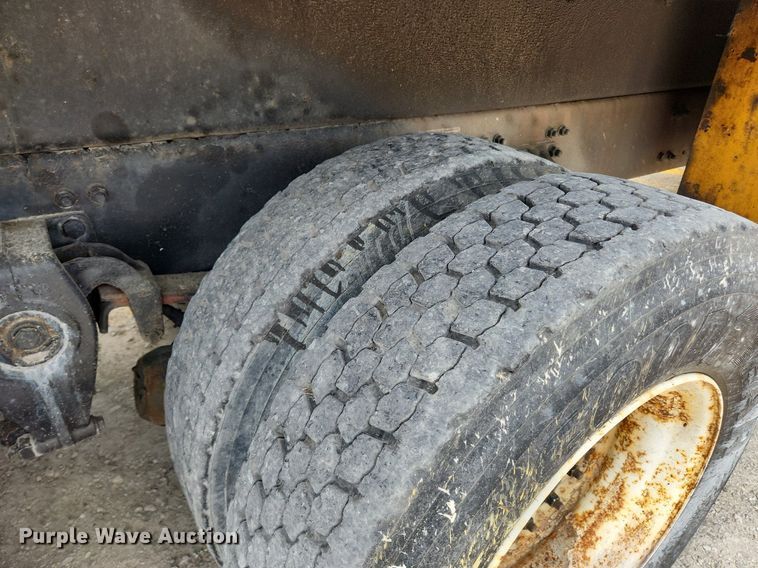 image for item LX9548 2007 Sterling L7500  bucket truck