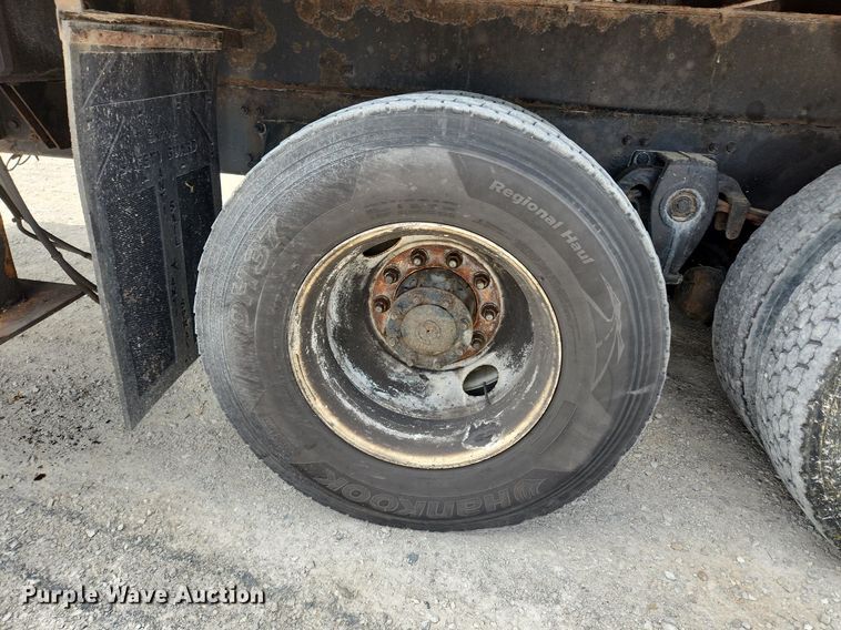 image for item LX9548 2007 Sterling L7500  bucket truck