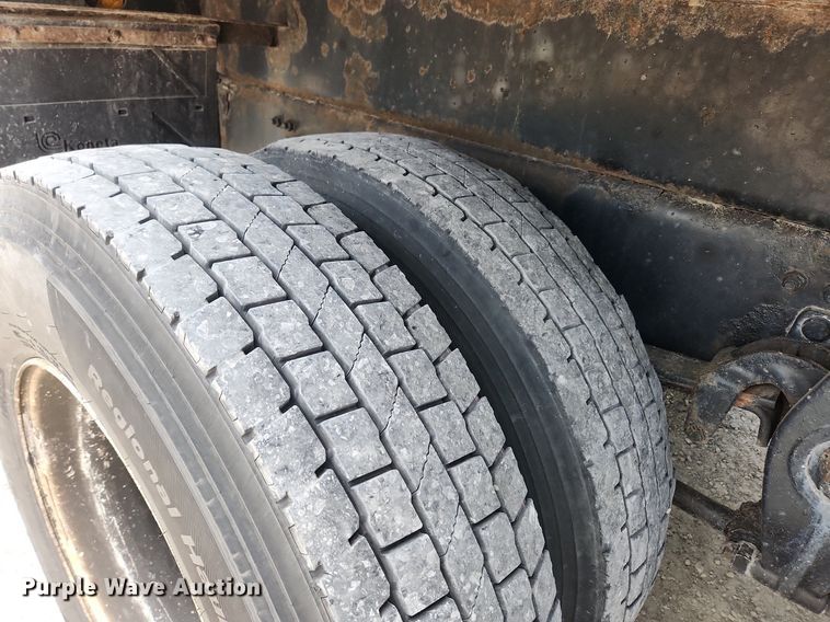 image for item LX9548 2007 Sterling L7500  bucket truck