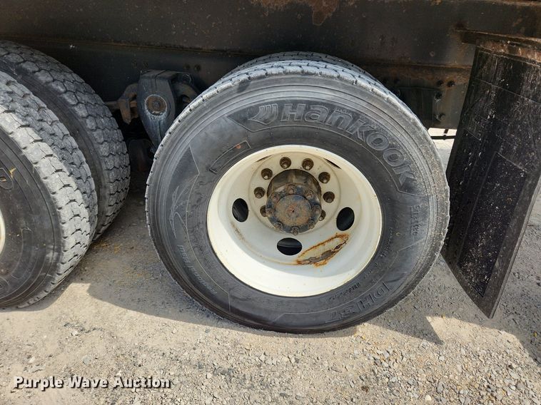 image for item LX9548 2007 Sterling L7500  bucket truck