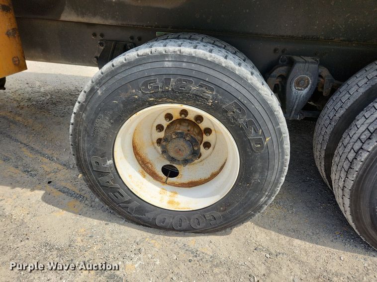 image for item LX9548 2007 Sterling L7500  bucket truck