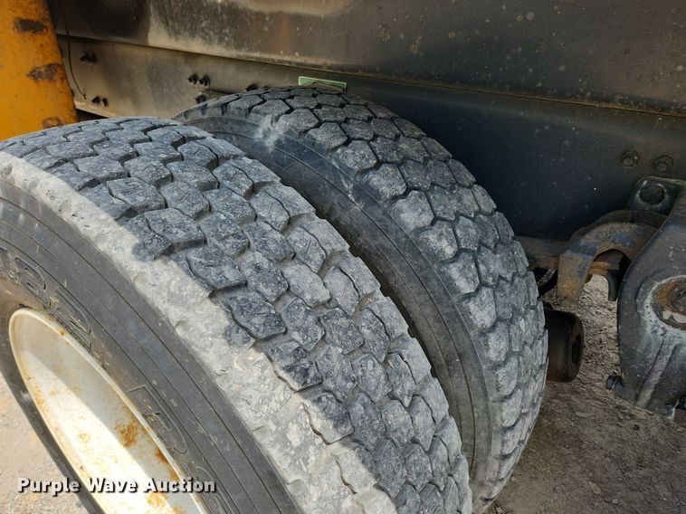 image for item LX9548 2007 Sterling L7500  bucket truck