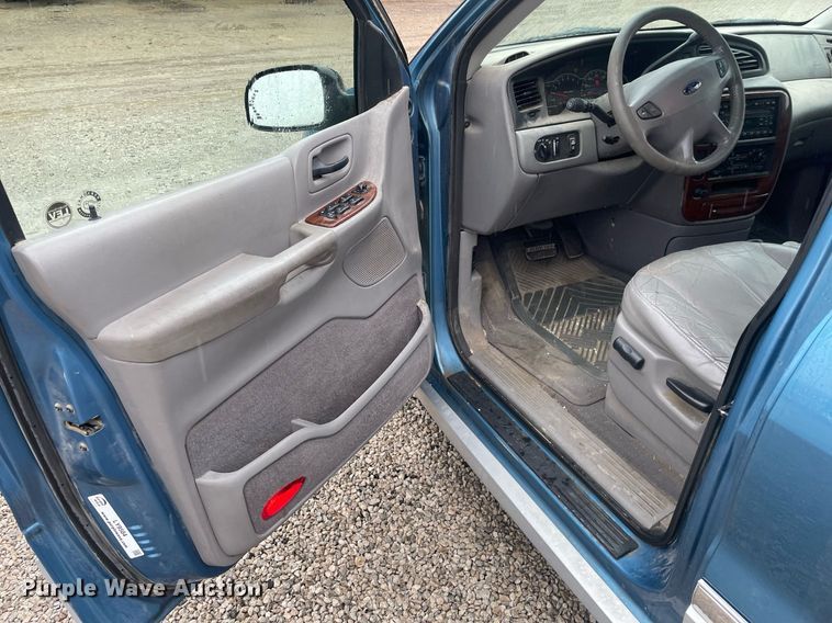 image for item LY9584 2001 Ford Windstar  van