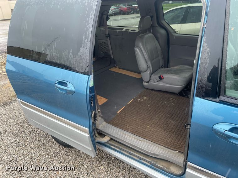 image for item LY9584 2001 Ford Windstar  van