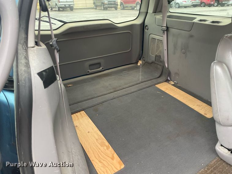 image for item LY9584 2001 Ford Windstar  van