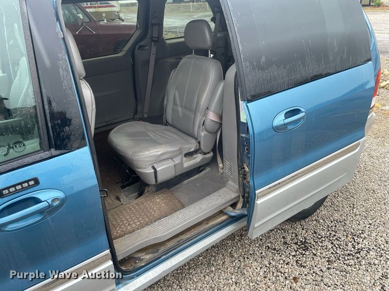 image for item LY9584 2001 Ford Windstar  van