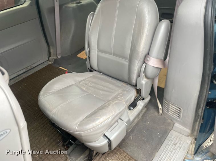 image for item LY9584 2001 Ford Windstar  van