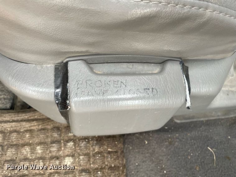 image for item LY9584 2001 Ford Windstar  van