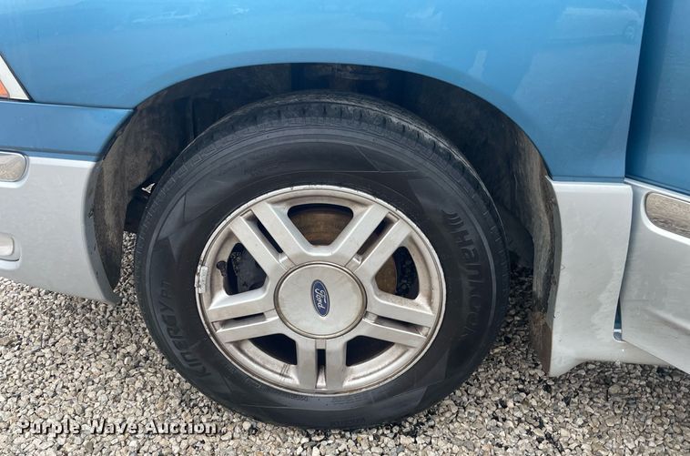 image for item LY9584 2001 Ford Windstar  van