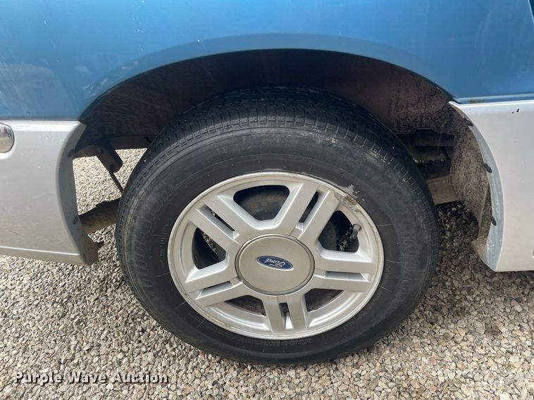 image for item LY9584 2001 Ford Windstar  van