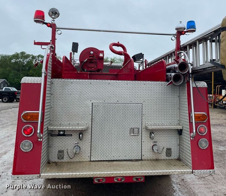 image for item LY9585 1982 Mack CF686F  pumper fire truck