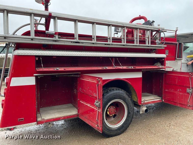 image for item LY9585 1982 Mack CF686F  pumper fire truck