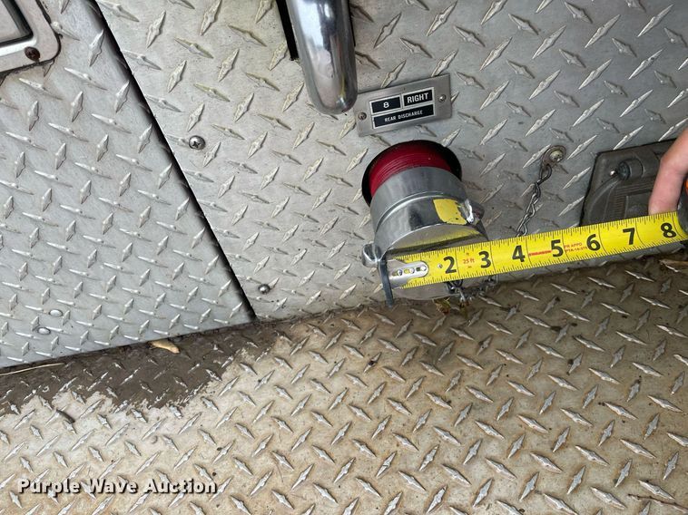 image for item LY9585 1982 Mack CF686F  pumper fire truck