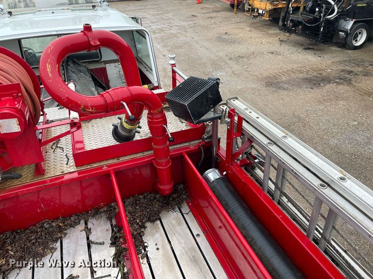 image for item LY9585 1982 Mack CF686F  pumper fire truck