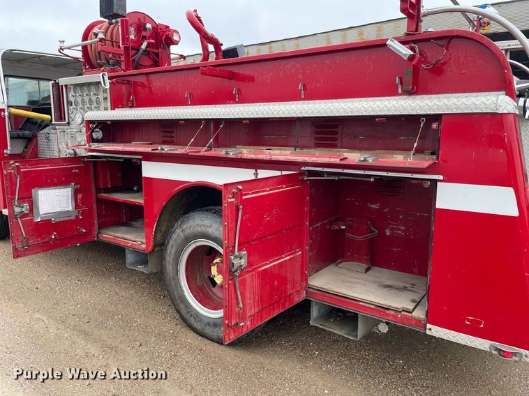 image for item LY9585 1982 Mack CF686F  pumper fire truck