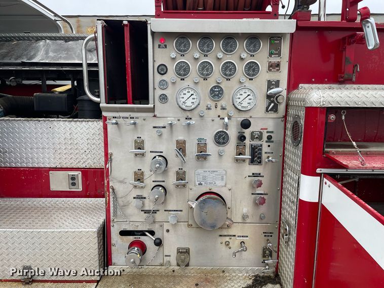 image for item LY9585 1982 Mack CF686F  pumper fire truck