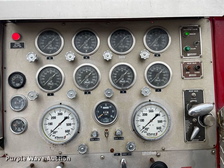 image for item LY9585 1982 Mack CF686F  pumper fire truck