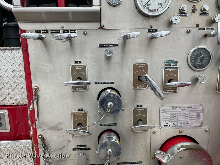 image for item LY9585 1982 Mack CF686F  pumper fire truck