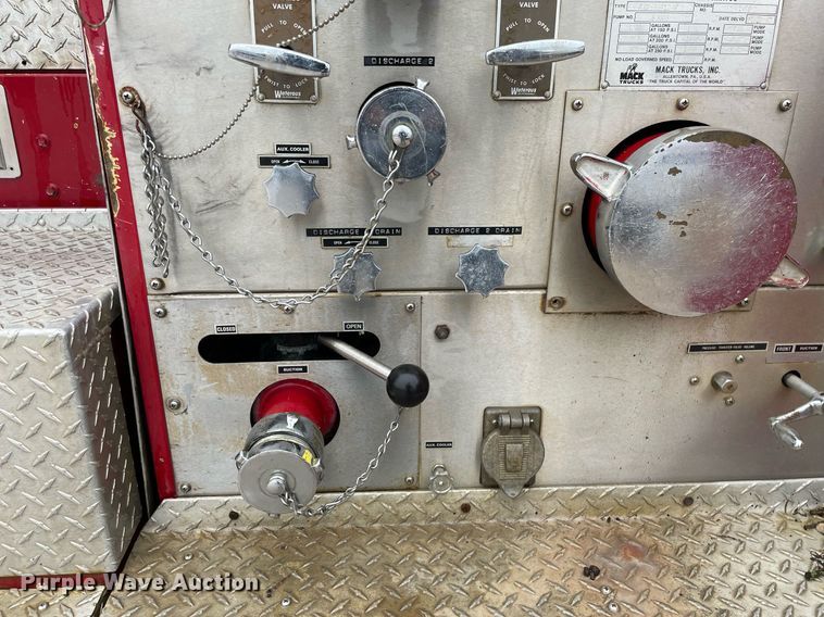 image for item LY9585 1982 Mack CF686F  pumper fire truck