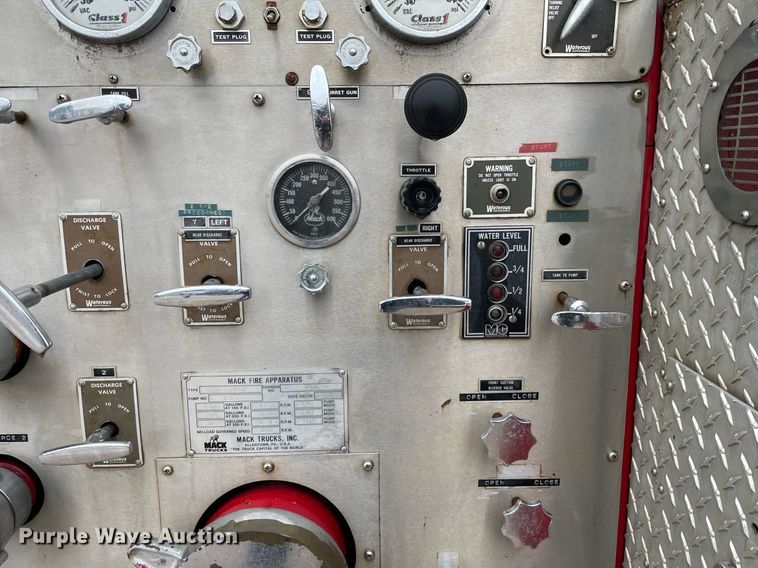 image for item LY9585 1982 Mack CF686F  pumper fire truck