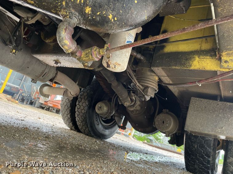 image for item LY9585 1982 Mack CF686F  pumper fire truck