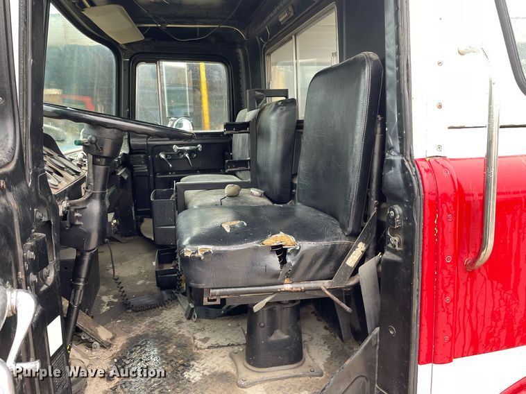 image for item LY9585 1982 Mack CF686F  pumper fire truck