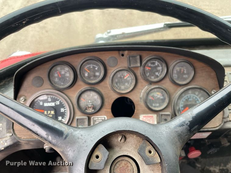 image for item LY9585 1982 Mack CF686F  pumper fire truck