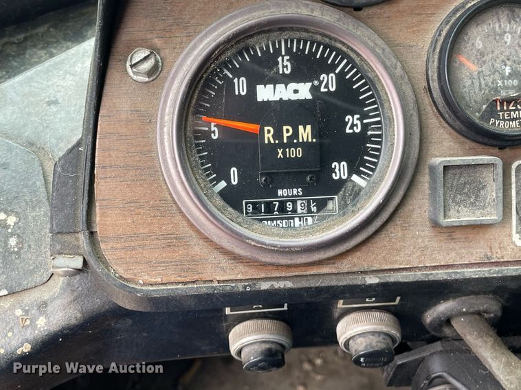 image for item LY9585 1982 Mack CF686F  pumper fire truck