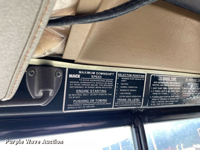 image for item LY9585 1982 Mack CF686F  pumper fire truck