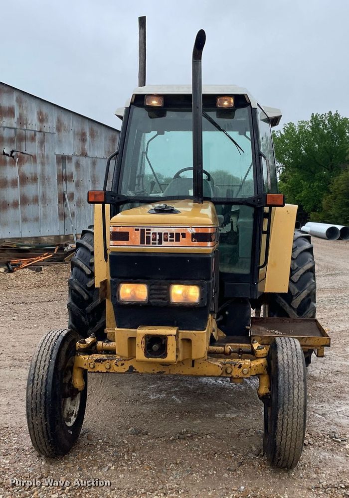 image for item LY9586 1995 New Holland 6640 Tiger Special  tractor