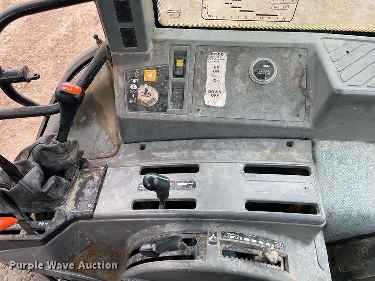 image for item LY9586 1995 New Holland 6640 Tiger Special  tractor