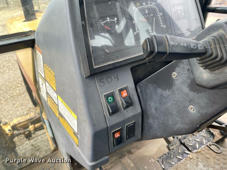 image for item LY9586 1995 New Holland 6640 Tiger Special  tractor