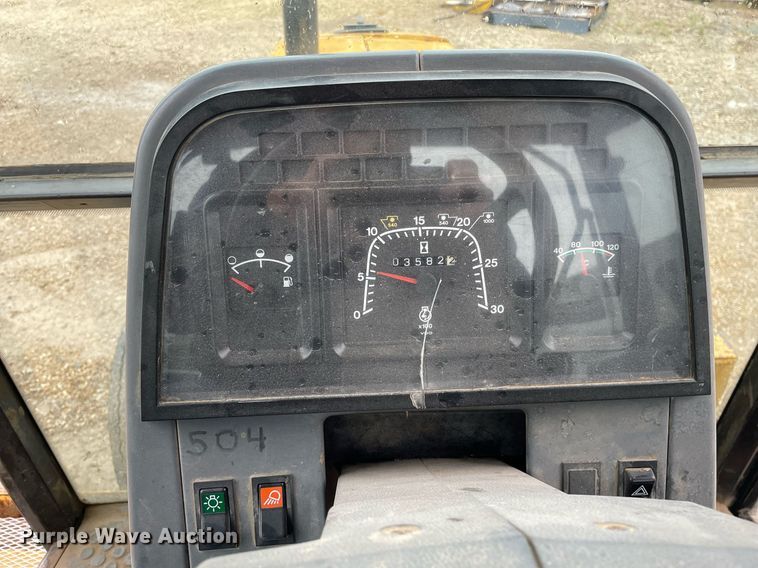 image for item LY9586 1995 New Holland 6640 Tiger Special  tractor