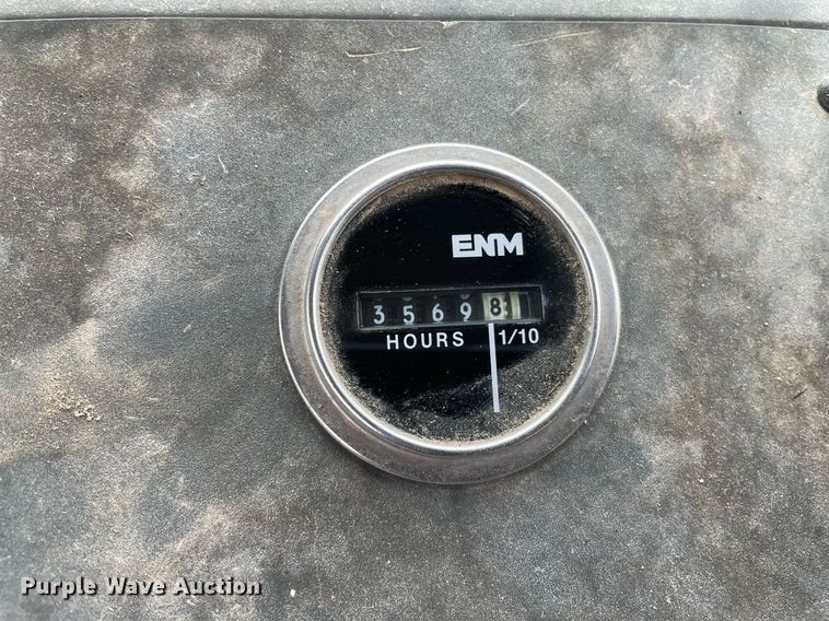 image for item LY9586 1995 New Holland 6640 Tiger Special  tractor