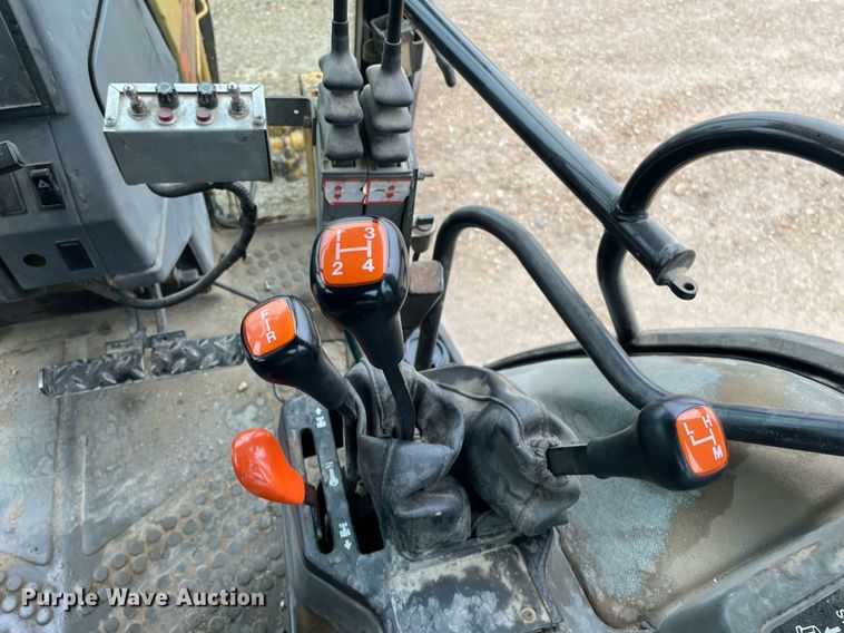 image for item LY9586 1995 New Holland 6640 Tiger Special  tractor