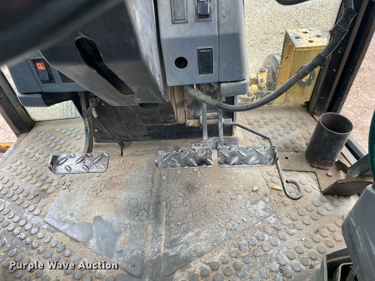 image for item LY9586 1995 New Holland 6640 Tiger Special  tractor