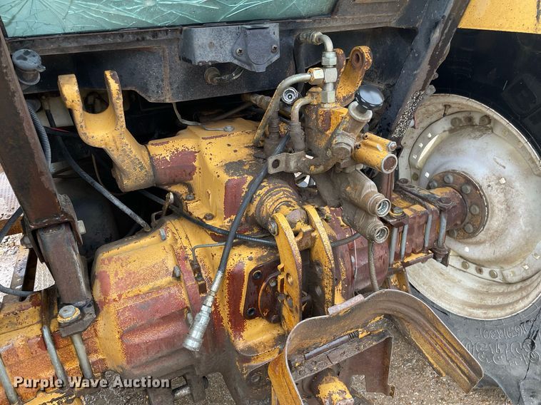 image for item LY9586 1995 New Holland 6640 Tiger Special  tractor