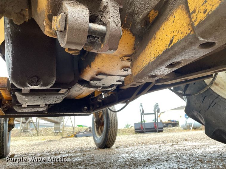 image for item LY9586 1995 New Holland 6640 Tiger Special  tractor