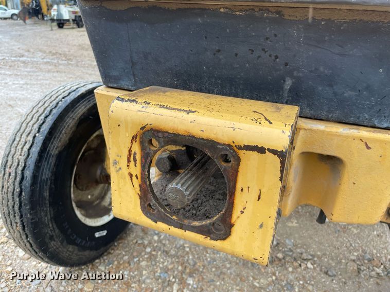 image for item LY9586 1995 New Holland 6640 Tiger Special  tractor