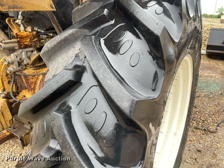 image for item LY9586 1995 New Holland 6640 Tiger Special  tractor