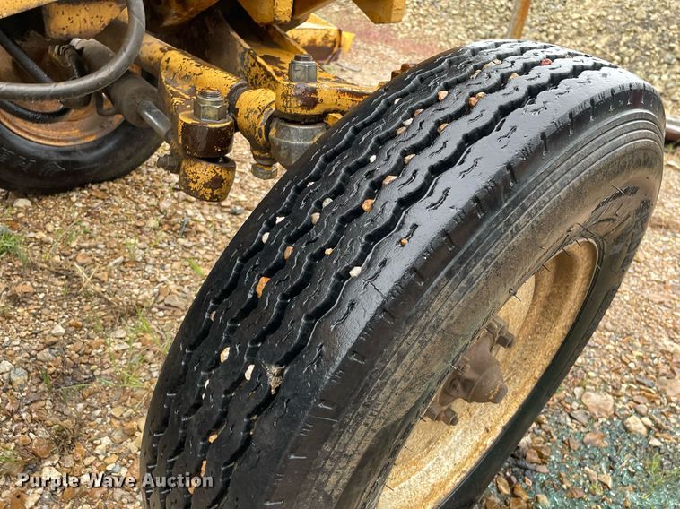 image for item LY9586 1995 New Holland 6640 Tiger Special  tractor