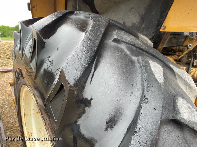 image for item LY9586 1995 New Holland 6640 Tiger Special  tractor