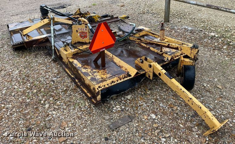 image for item LY9586 1995 New Holland 6640 Tiger Special  tractor