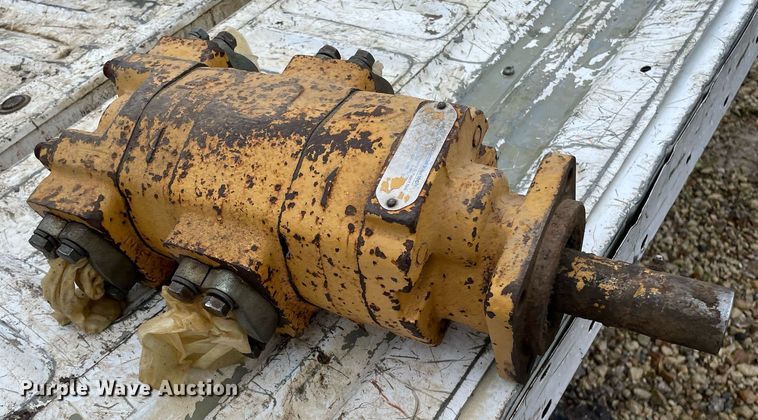 image for item LY9586 1995 New Holland 6640 Tiger Special  tractor