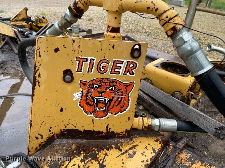 image for item LY9586 1995 New Holland 6640 Tiger Special  tractor