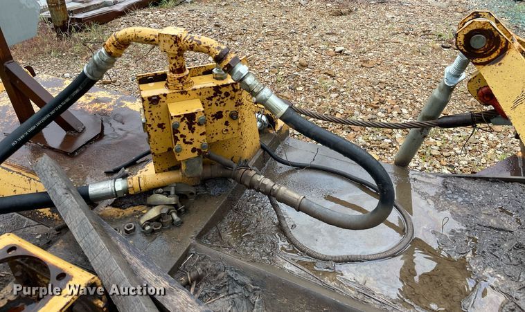 image for item LY9586 1995 New Holland 6640 Tiger Special  tractor